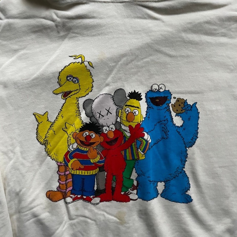 KAWS Sesame Street Graphic Hoodie Mens XL White Uniqlo UT - Picture 2 of 10